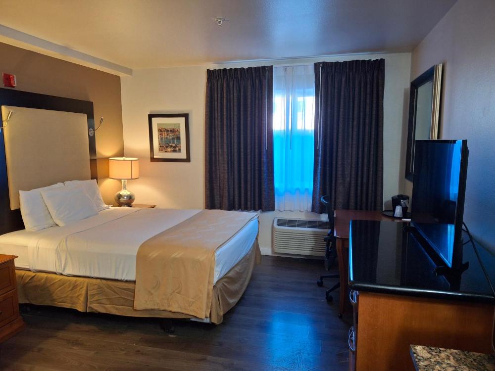 Queen Room interior